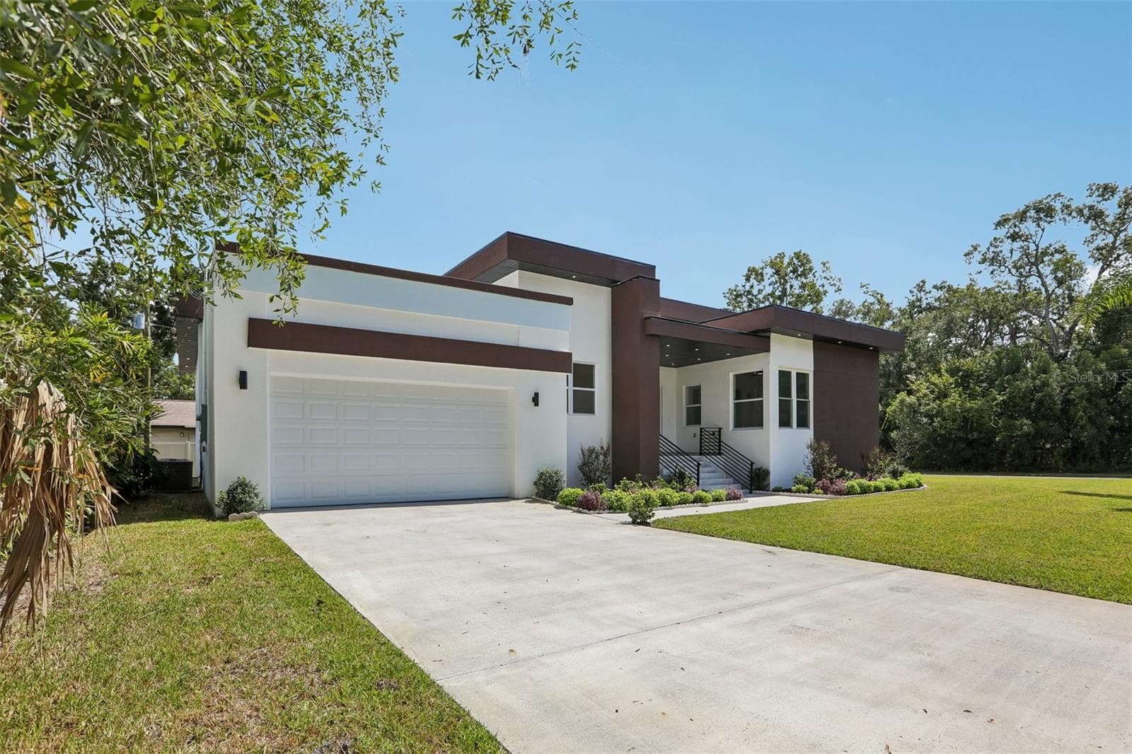Single Family Residence at 806 LAMONT PL, TEMPLE TERRACE, photo 2 of 66