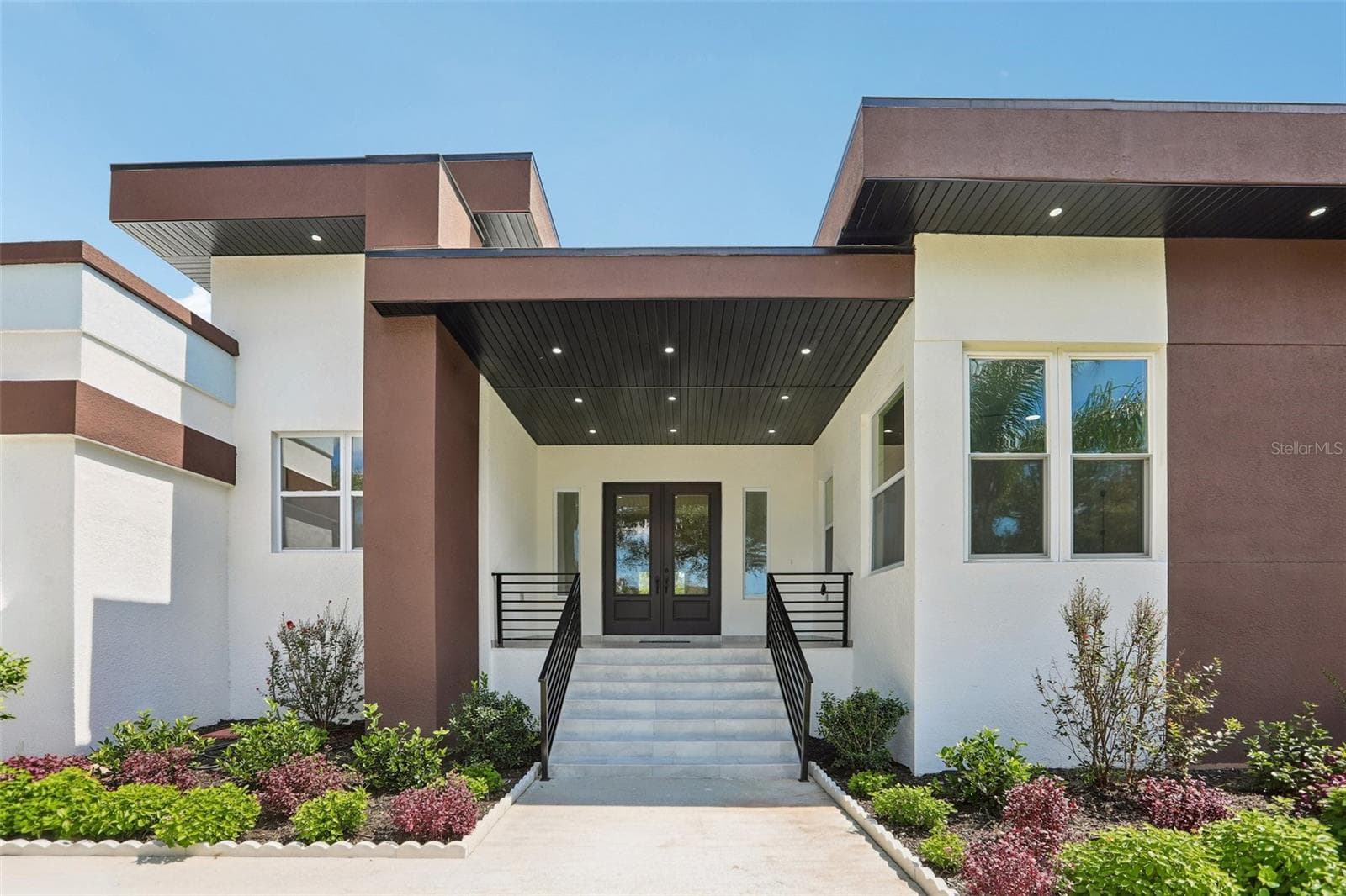 Single Family Residence at 806 LAMONT PL, TEMPLE TERRACE, photo 4 of 66