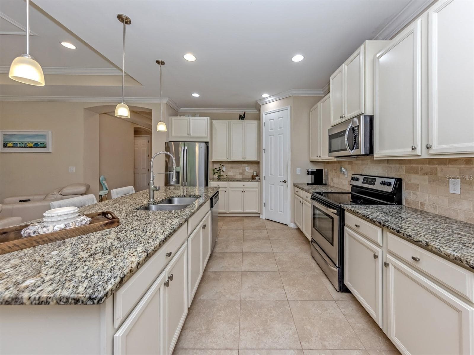Single Family Residence at 11666 PARROTFISH ST, VENICE, photo 5 of 58