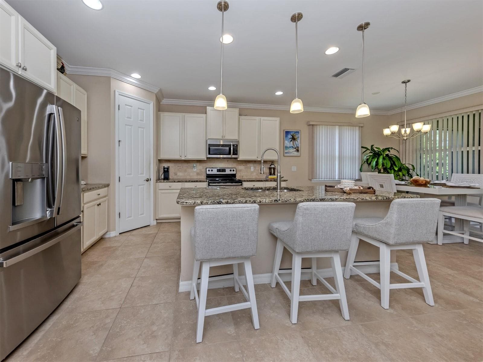Single Family Residence at 11666 PARROTFISH ST, VENICE, photo 6 of 58