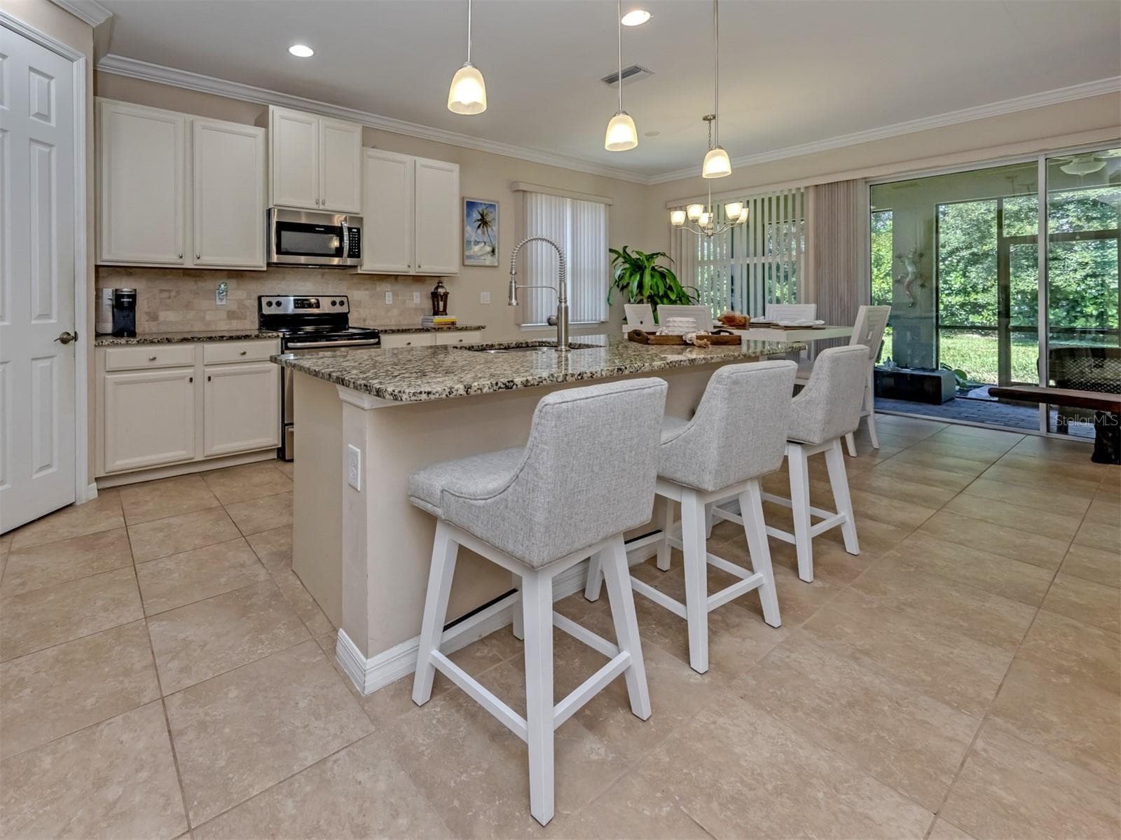 Single Family Residence at 11666 PARROTFISH ST, VENICE, photo 8 of 58