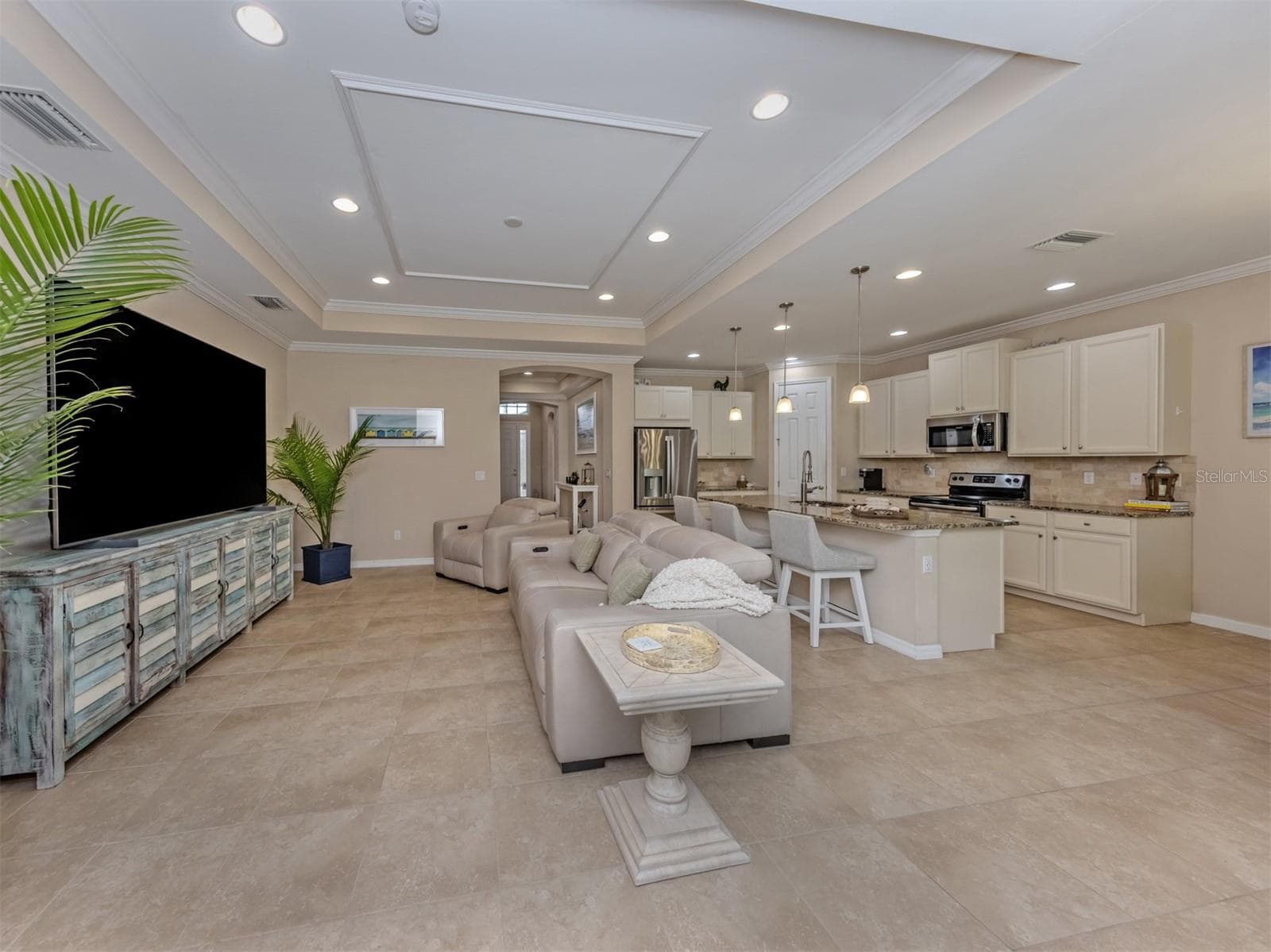 Single Family Residence at 11666 PARROTFISH ST, VENICE, photo 9 of 58