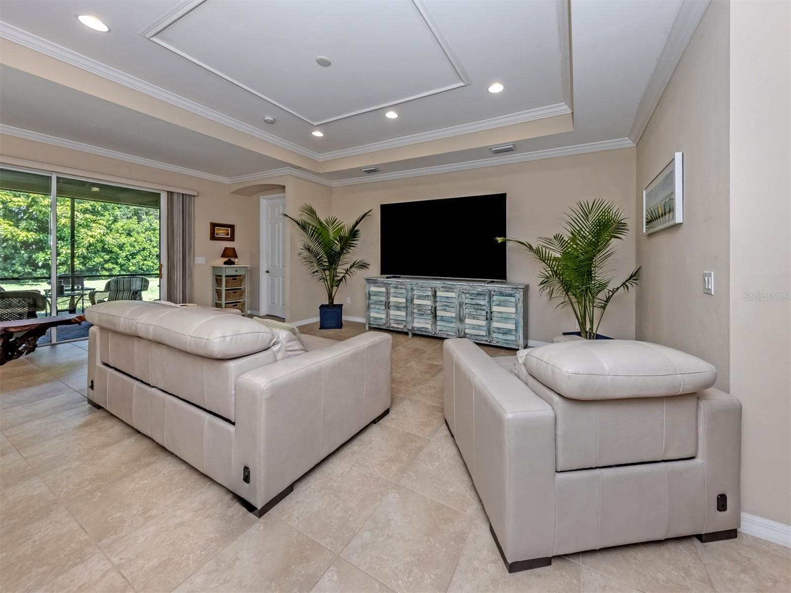Single Family Residence at 11666 PARROTFISH ST, VENICE, photo 14 of 58
