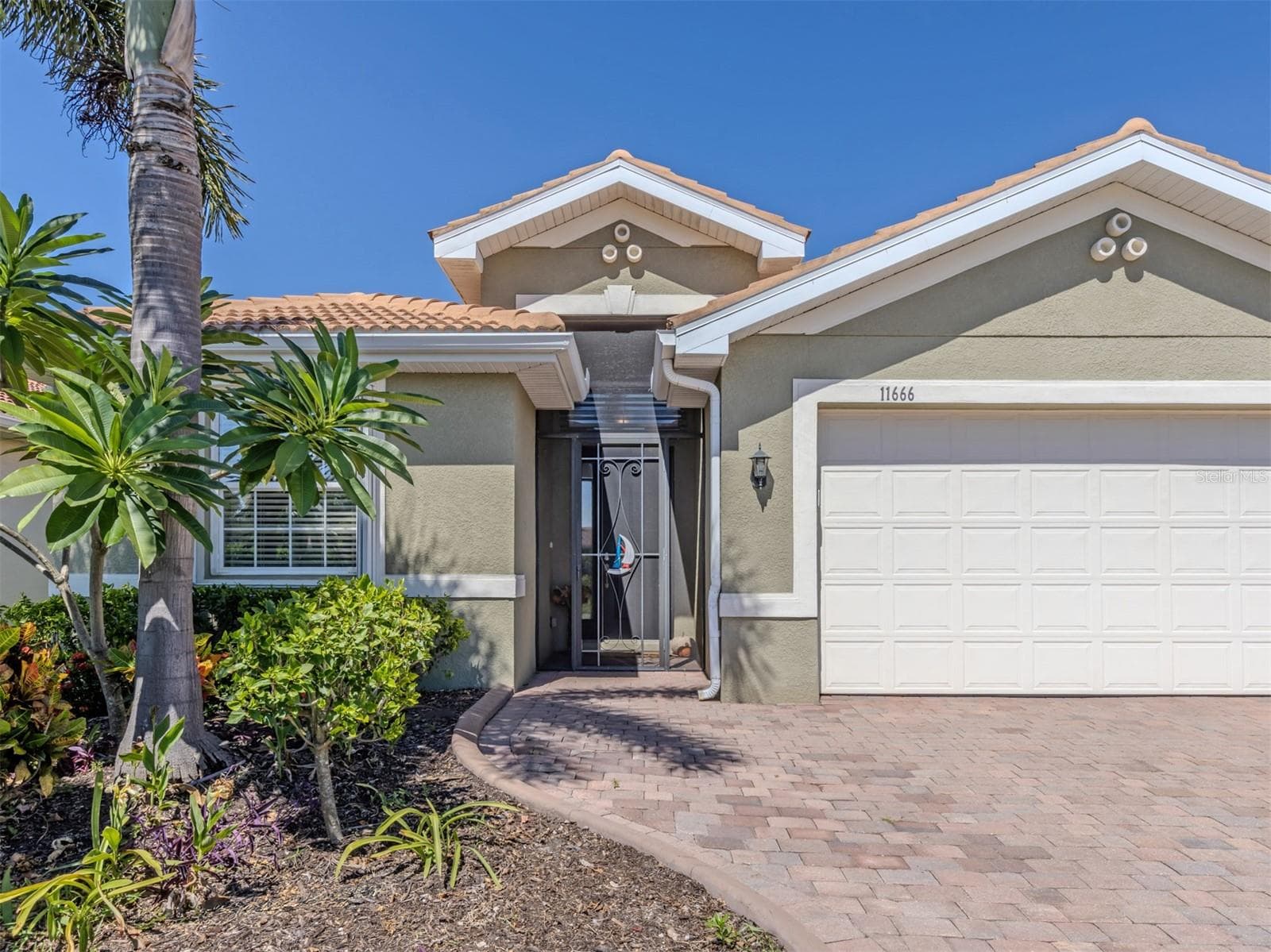 Single Family Residence at 11666 PARROTFISH ST, VENICE, photo 29 of 58