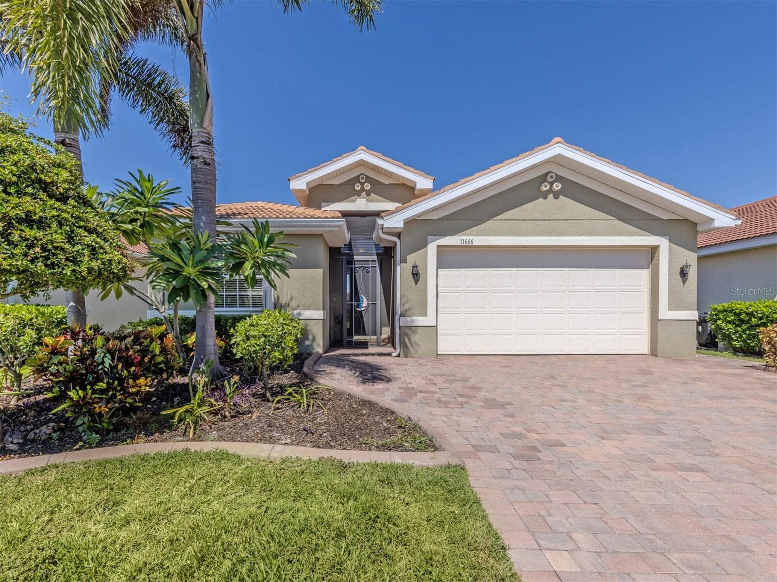 Single Family Residence at 11666 PARROTFISH ST, VENICE, photo 30 of 58