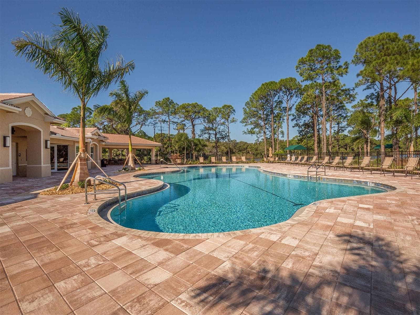 Single Family Residence at 11666 PARROTFISH ST, VENICE, photo 36 of 58