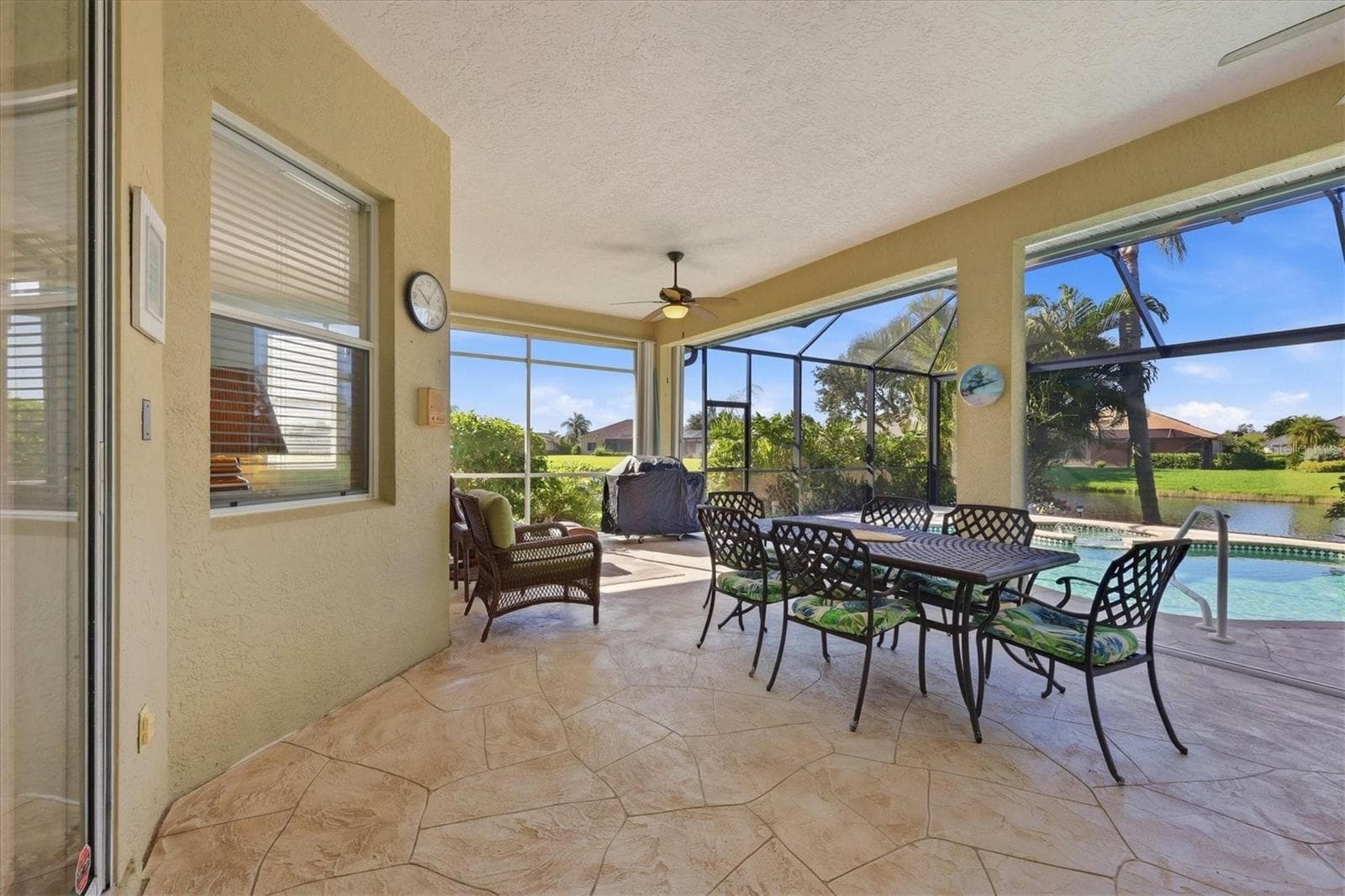 Enjoy dining al fresco - 3200 BAY RIDGE WAY, PORT CHARLOTTE