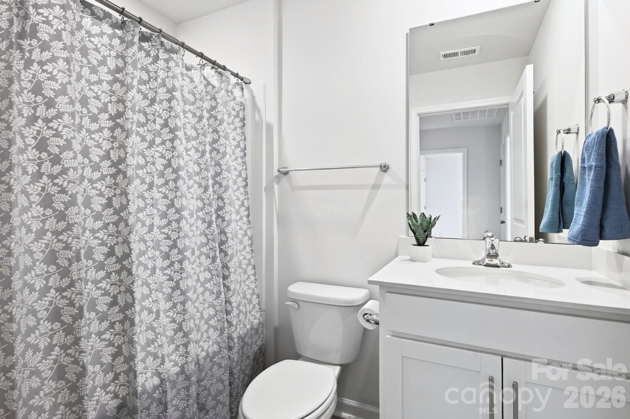 Upper Level Hall Bathroom - 15 Virginia Commons Drive, Arden