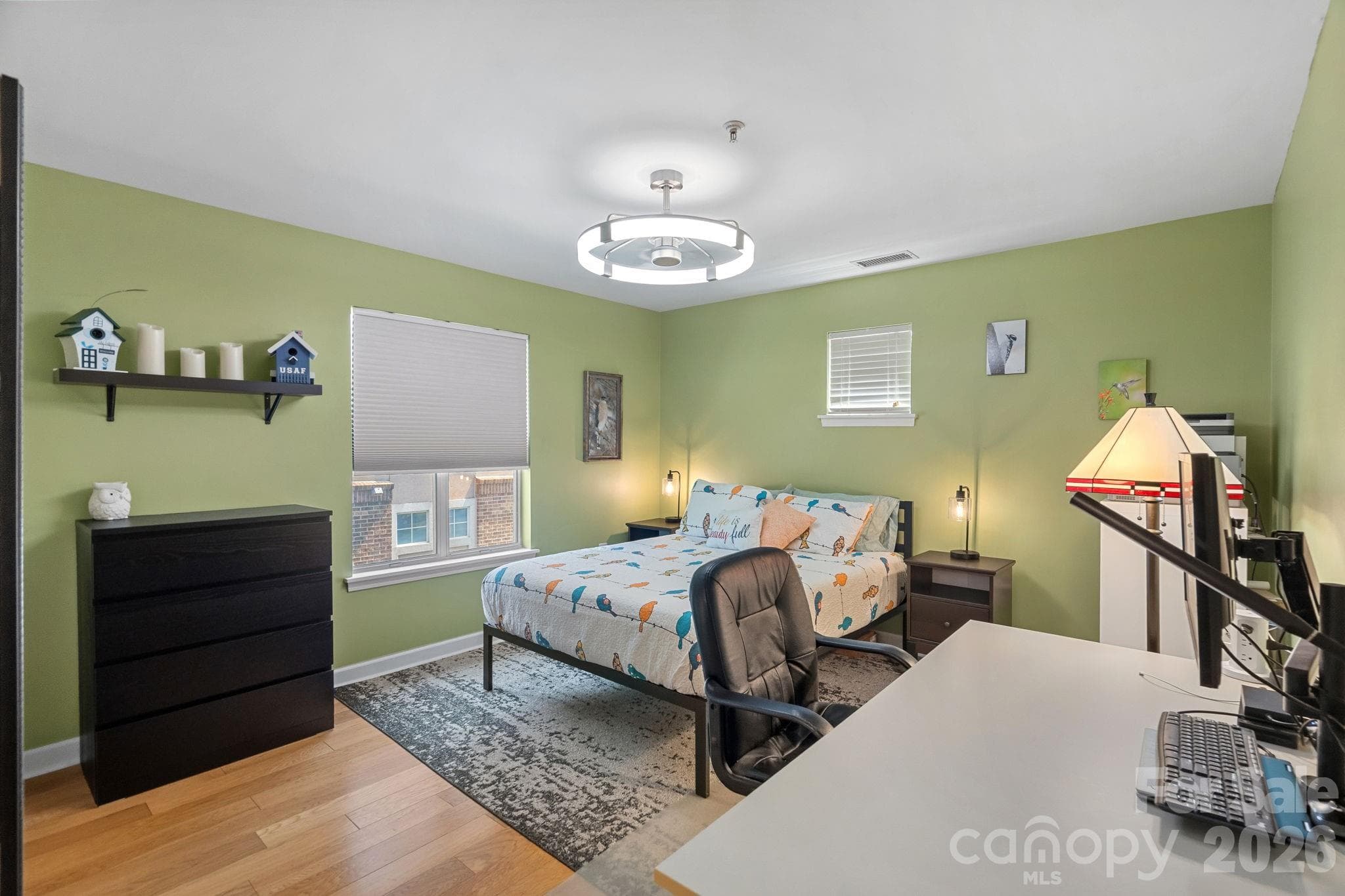 Bedroom 2 with ensuite - 103 Pier 33 Drive, Mooresville