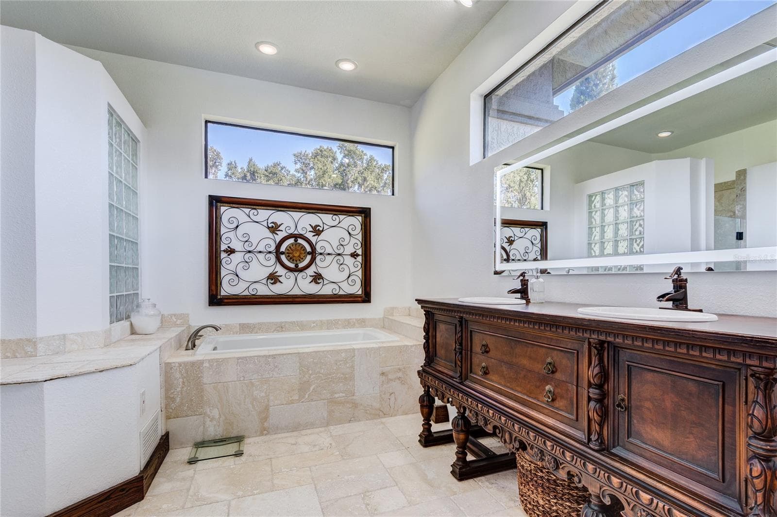Double sinks! - 32305 PASCO RD, SAN ANTONIO