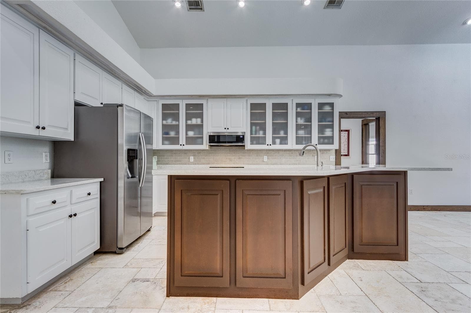 Large bar top for entertaining! - 32305 PASCO RD, SAN ANTONIO