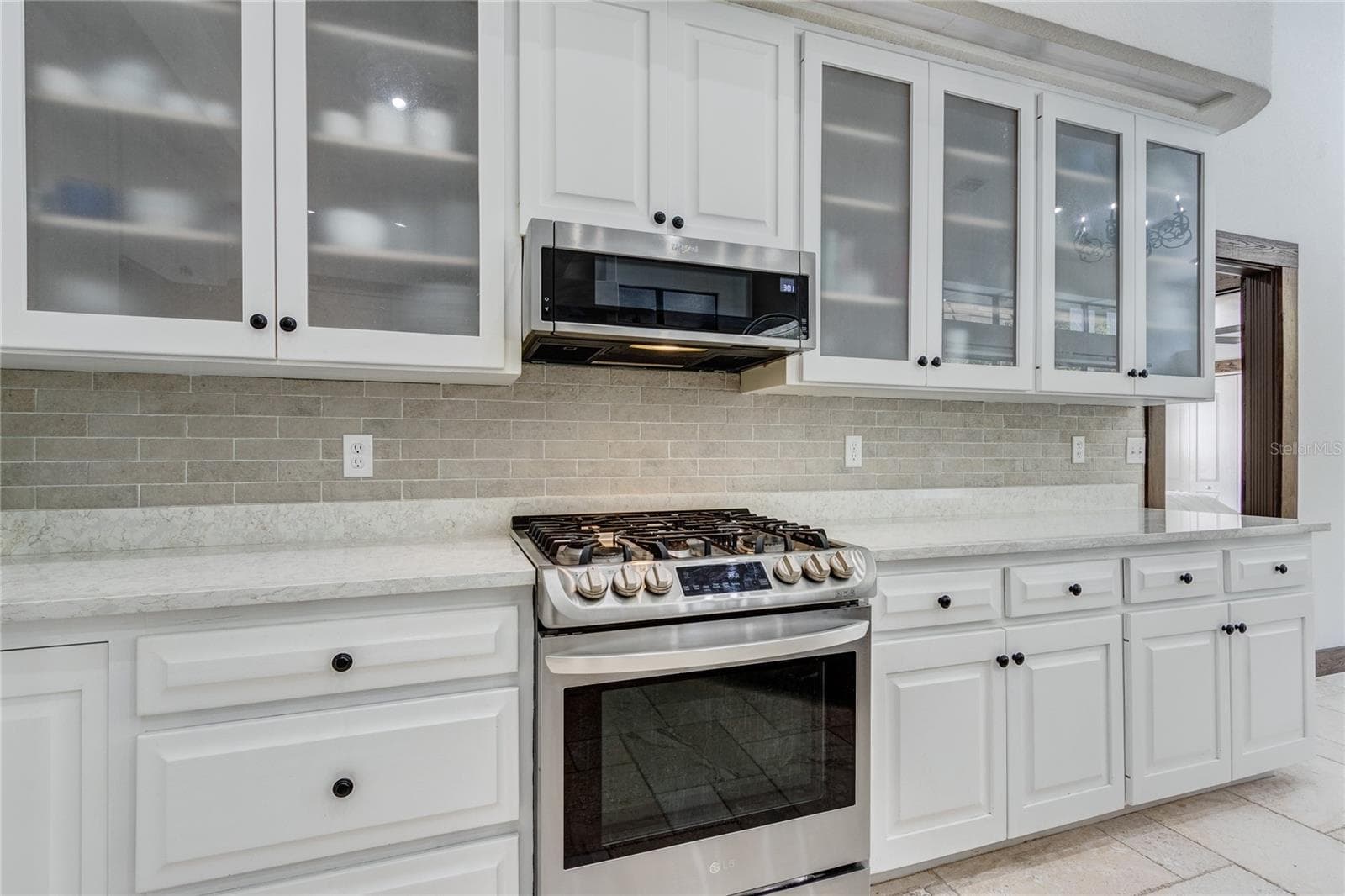 Gas range! - 32305 PASCO RD, SAN ANTONIO