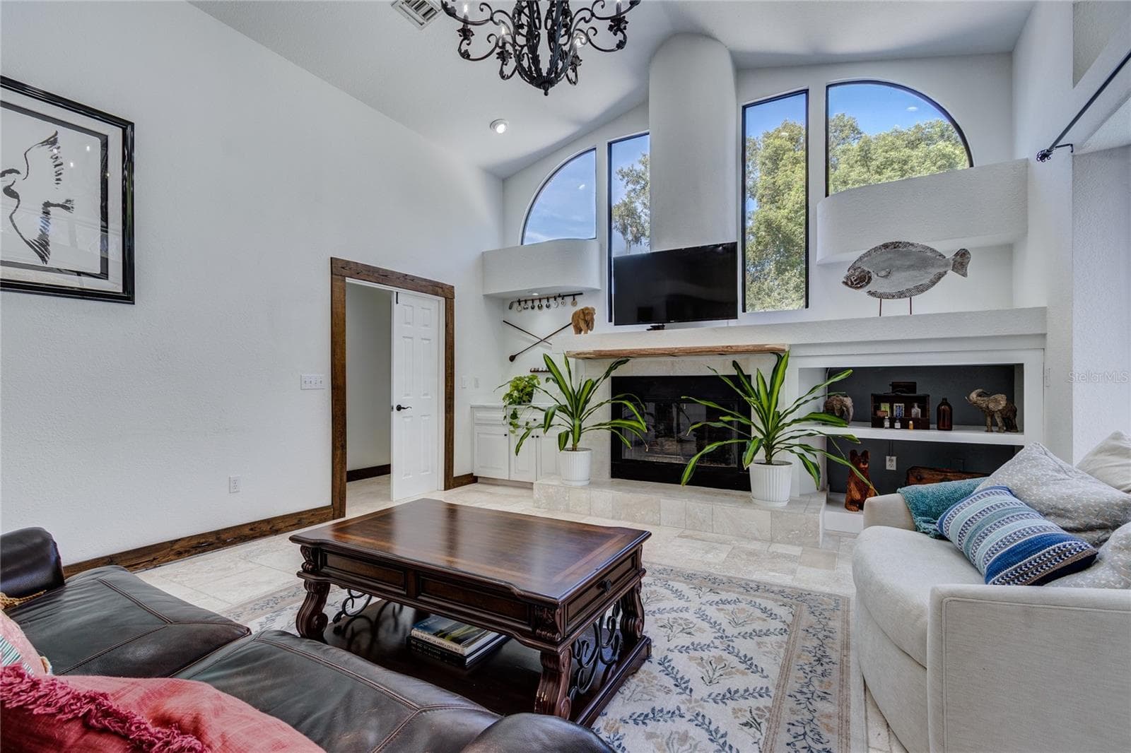 Large family room with oval windows and gas fireplace! - 32305 PASCO RD, SAN ANTONIO