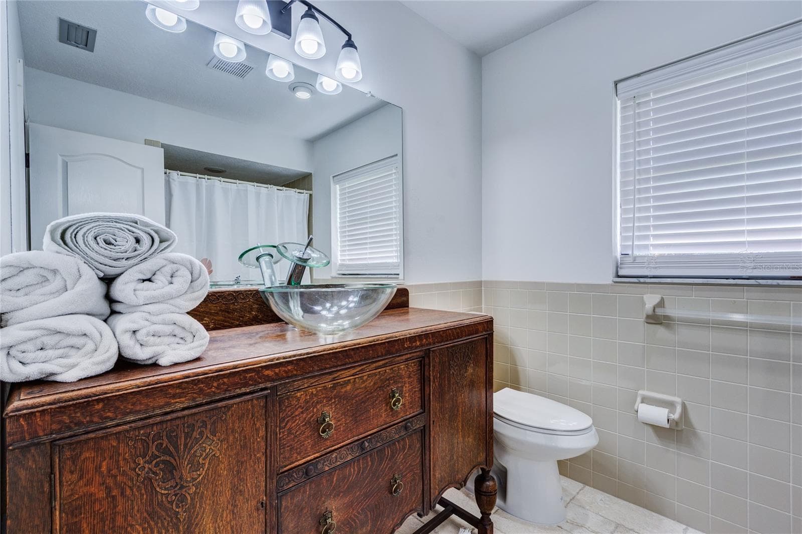 Bathroom 4 with walk-in shower! - 32305 PASCO RD, SAN ANTONIO