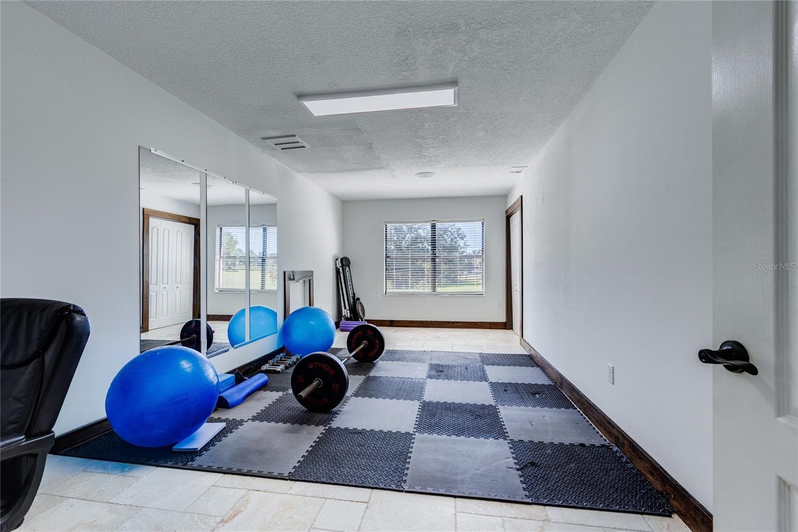 Extra large bedroom! - 32305 PASCO RD, SAN ANTONIO