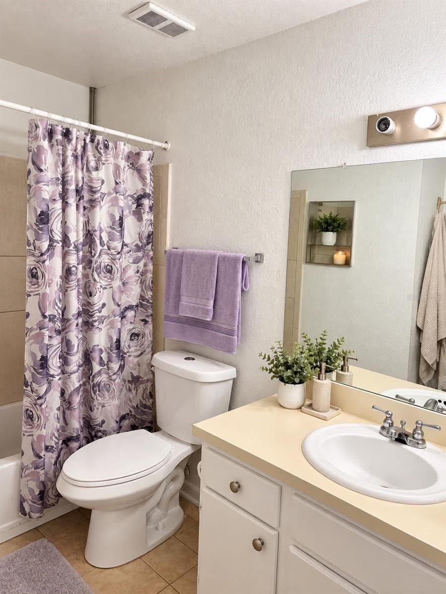 Condominium at 4524 COMMANDER DR #1628, ORLANDO, photo 4 of 24