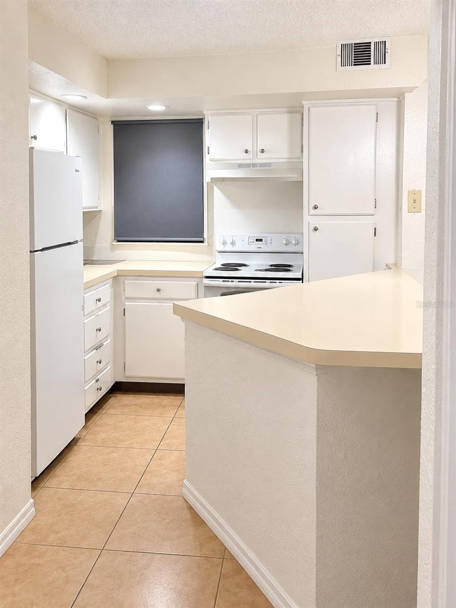 Condominium at 4524 COMMANDER DR #1628, ORLANDO, photo 8 of 24