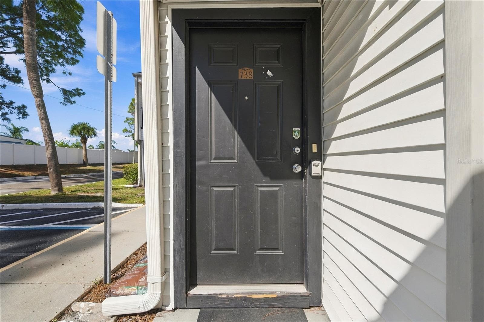 Parking and area to garden - 738 HAVEN PL, TARPON SPRINGS