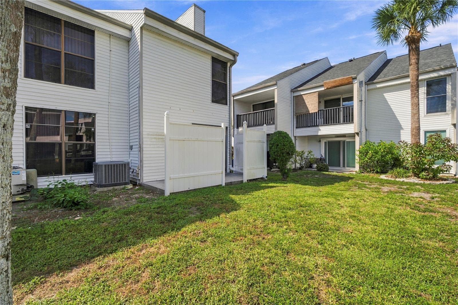 Rear Patio with privacy fence - 738 HAVEN PL, TARPON SPRINGS