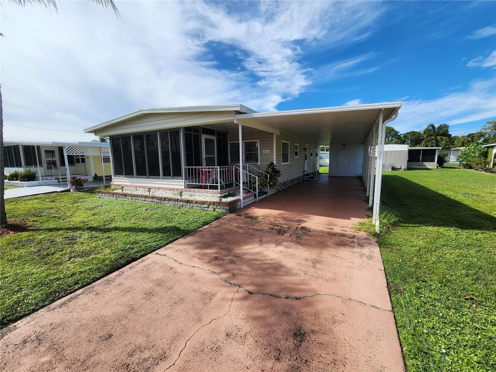Front - 5408 CHATEAU LN, BRADENTON