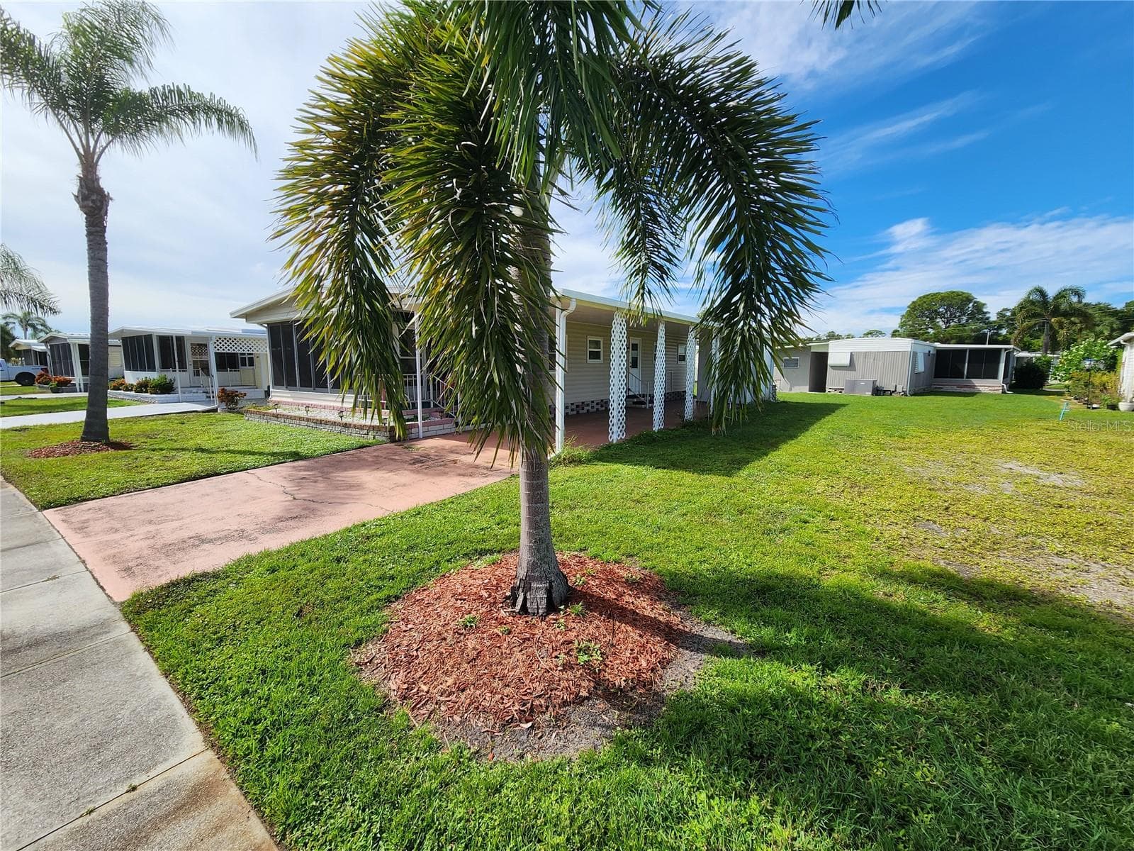Front - 5408 CHATEAU LN, BRADENTON