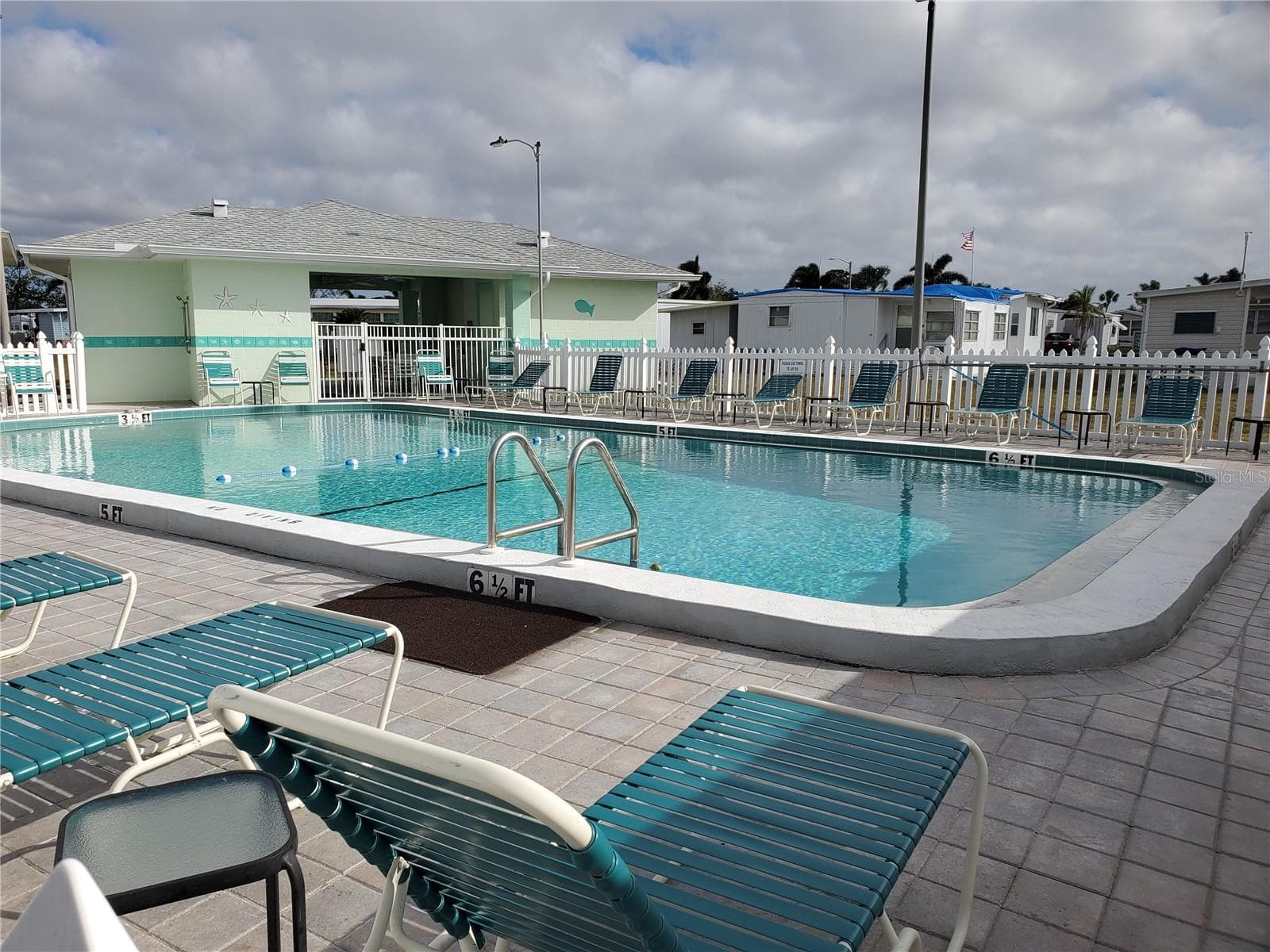 Community Pool - 5408 CHATEAU LN, BRADENTON