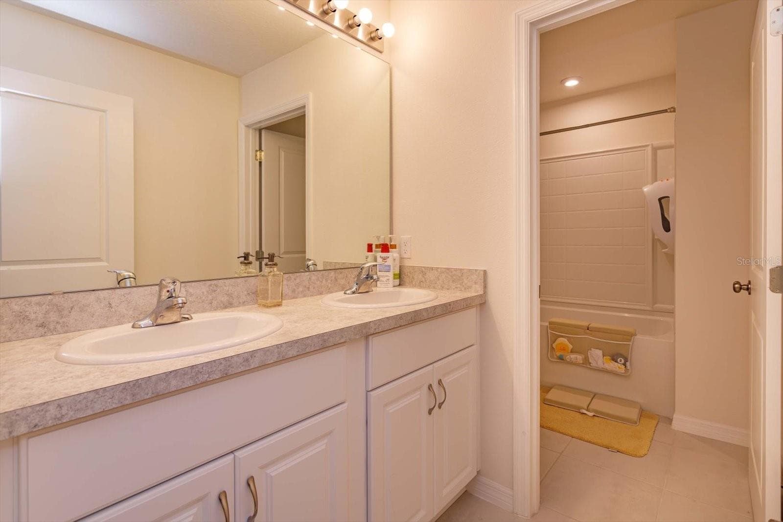 Guest Bathroom - 2nd floor - 89 PRAIRIE FALCON DR, GROVELAND