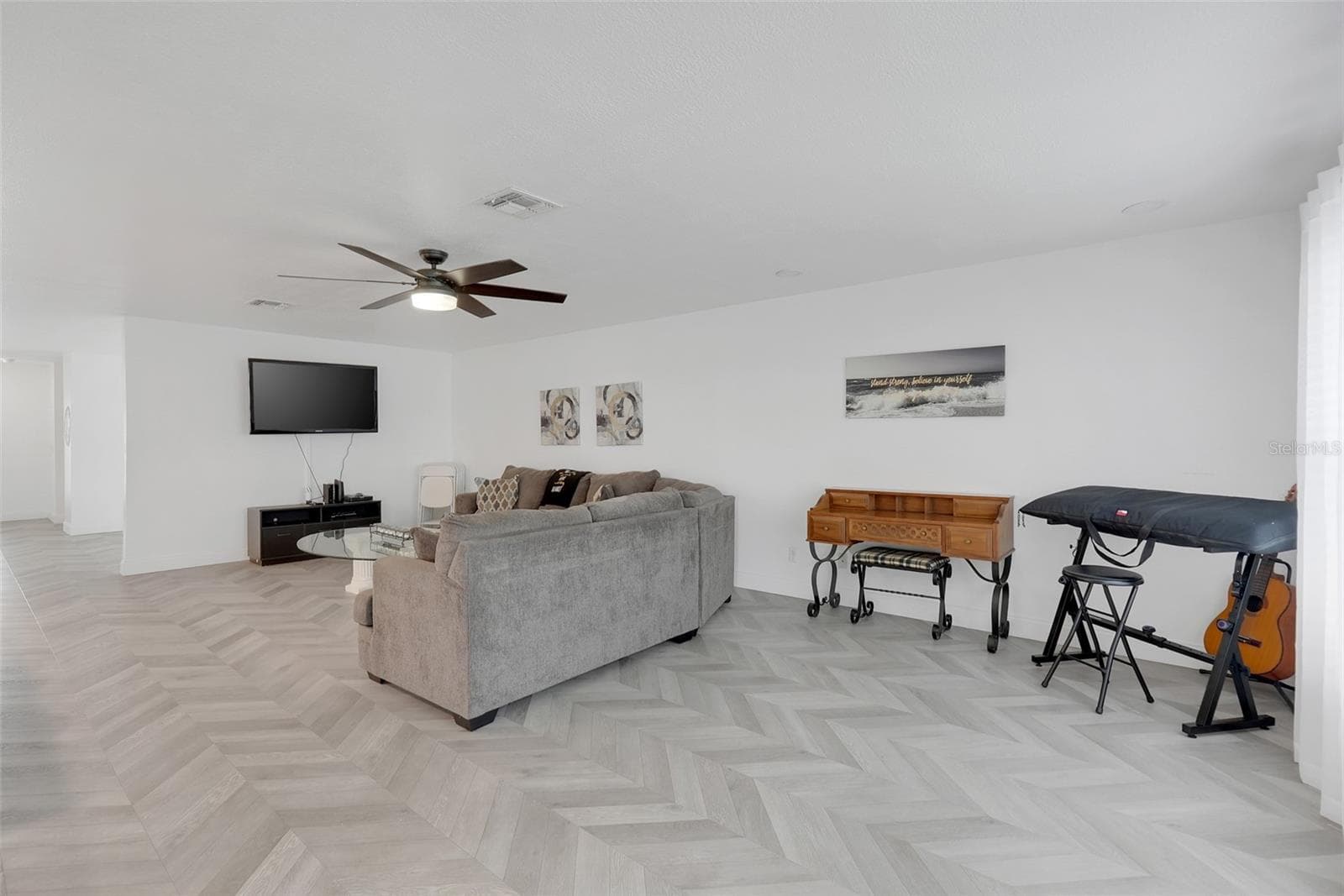Single Family Residence at 831 BELHAVEN DR, ORLANDO, photo 13 of 33