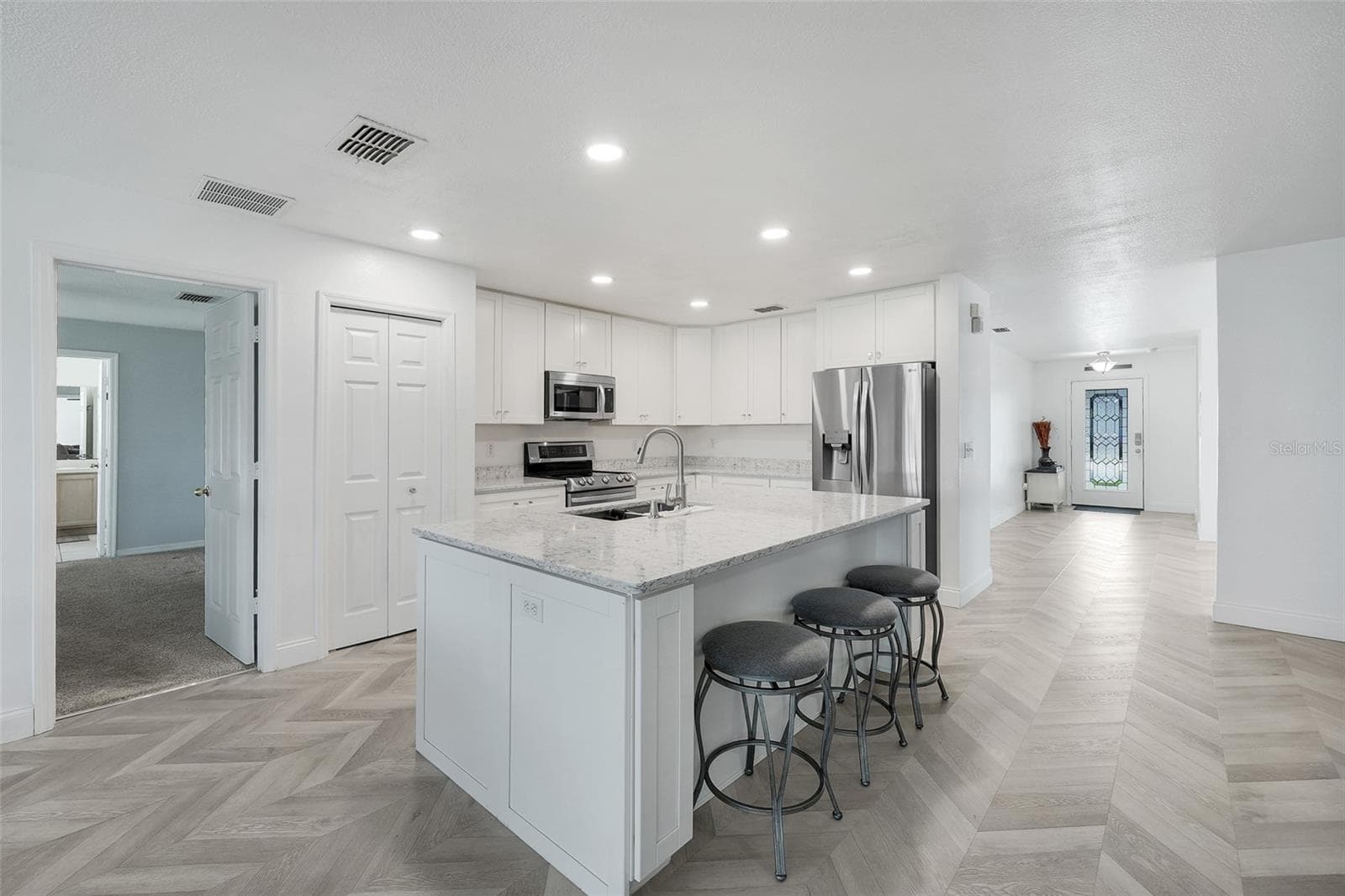 Single Family Residence at 831 BELHAVEN DR, ORLANDO, photo 17 of 33