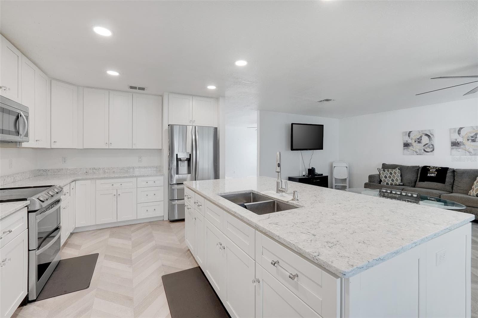 Single Family Residence at 831 BELHAVEN DR, ORLANDO, photo 18 of 33