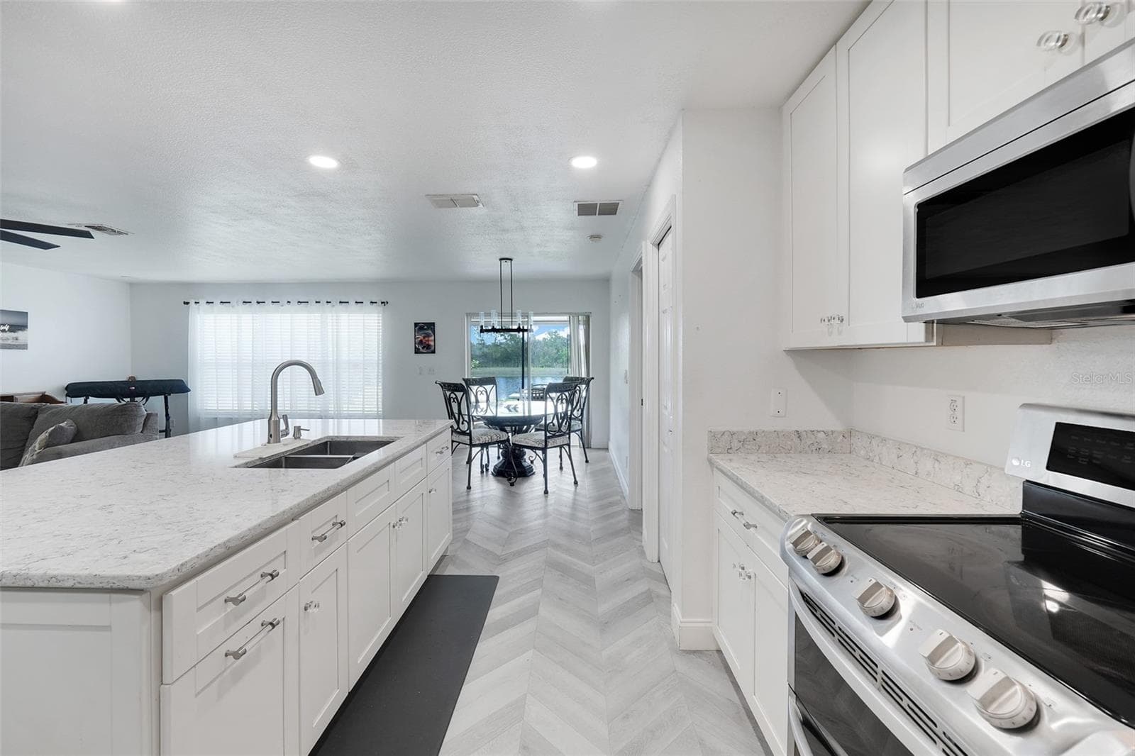 Single Family Residence at 831 BELHAVEN DR, ORLANDO, photo 19 of 33