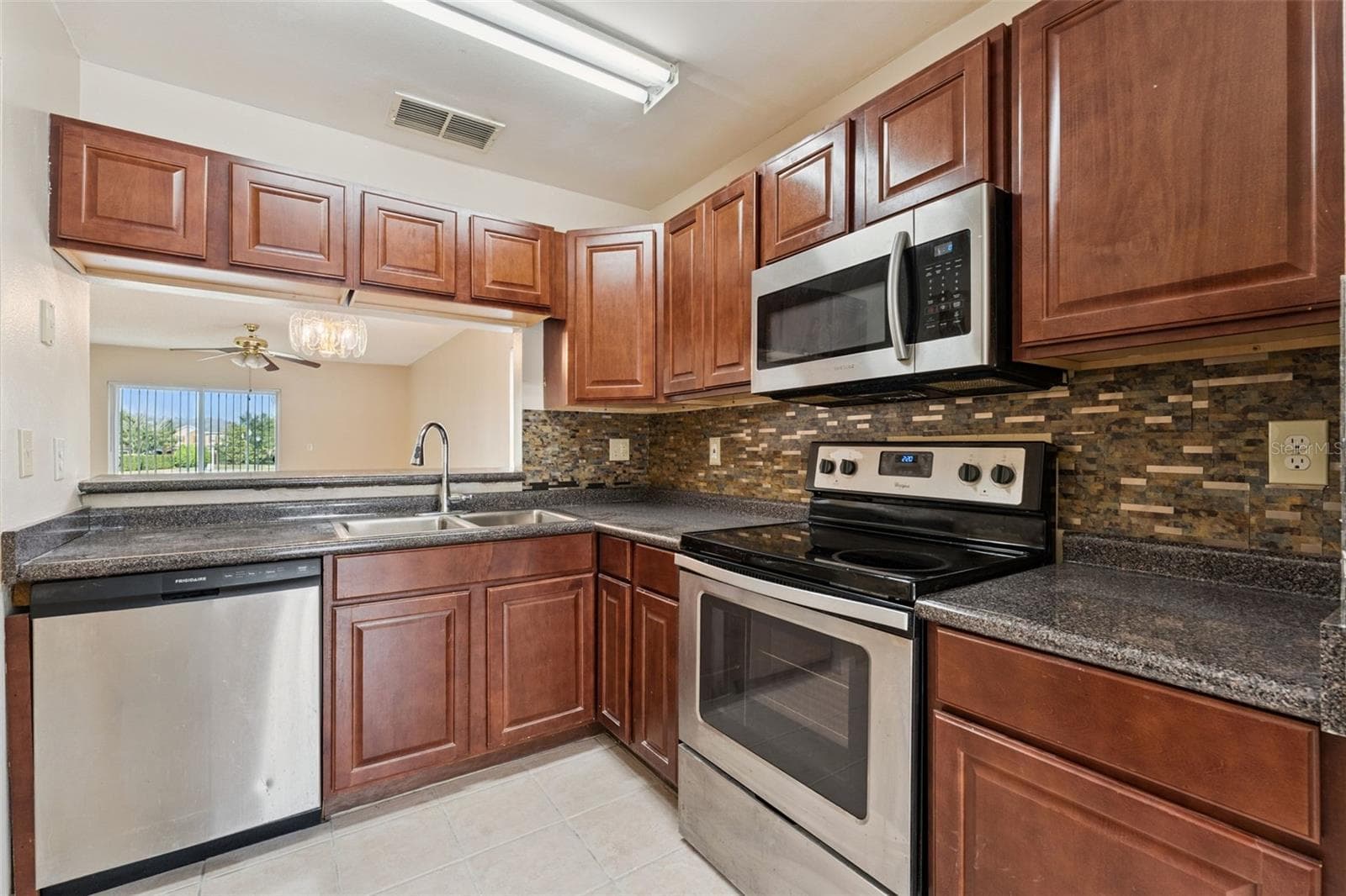 Condominium at 1192 N FAIRWAY DR #1192, APOPKA, photo 11 of 27