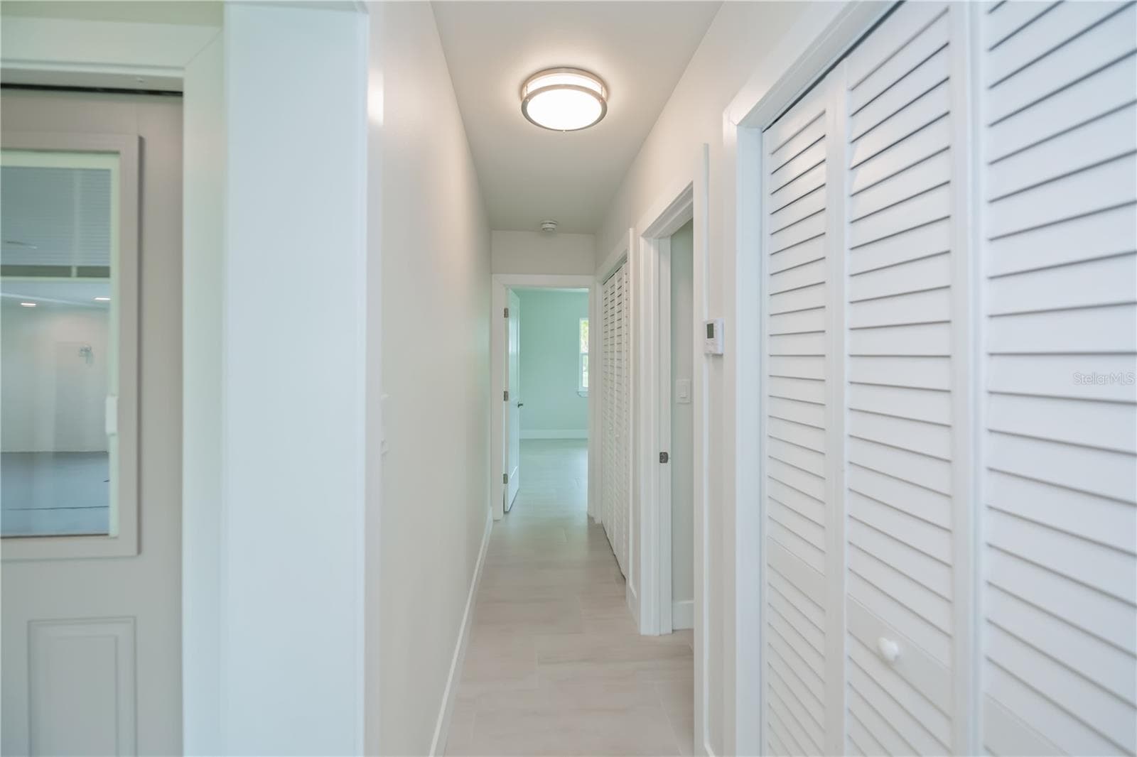 Hallway to the 2 guest bedrooms and guest bathroom - 352 OAK ST, ENGLEWOOD