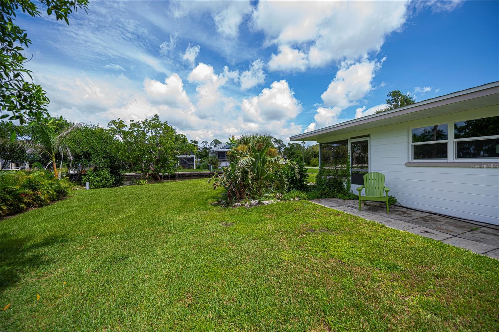 Backyard is ready for your creative touches! - 352 OAK ST, ENGLEWOOD