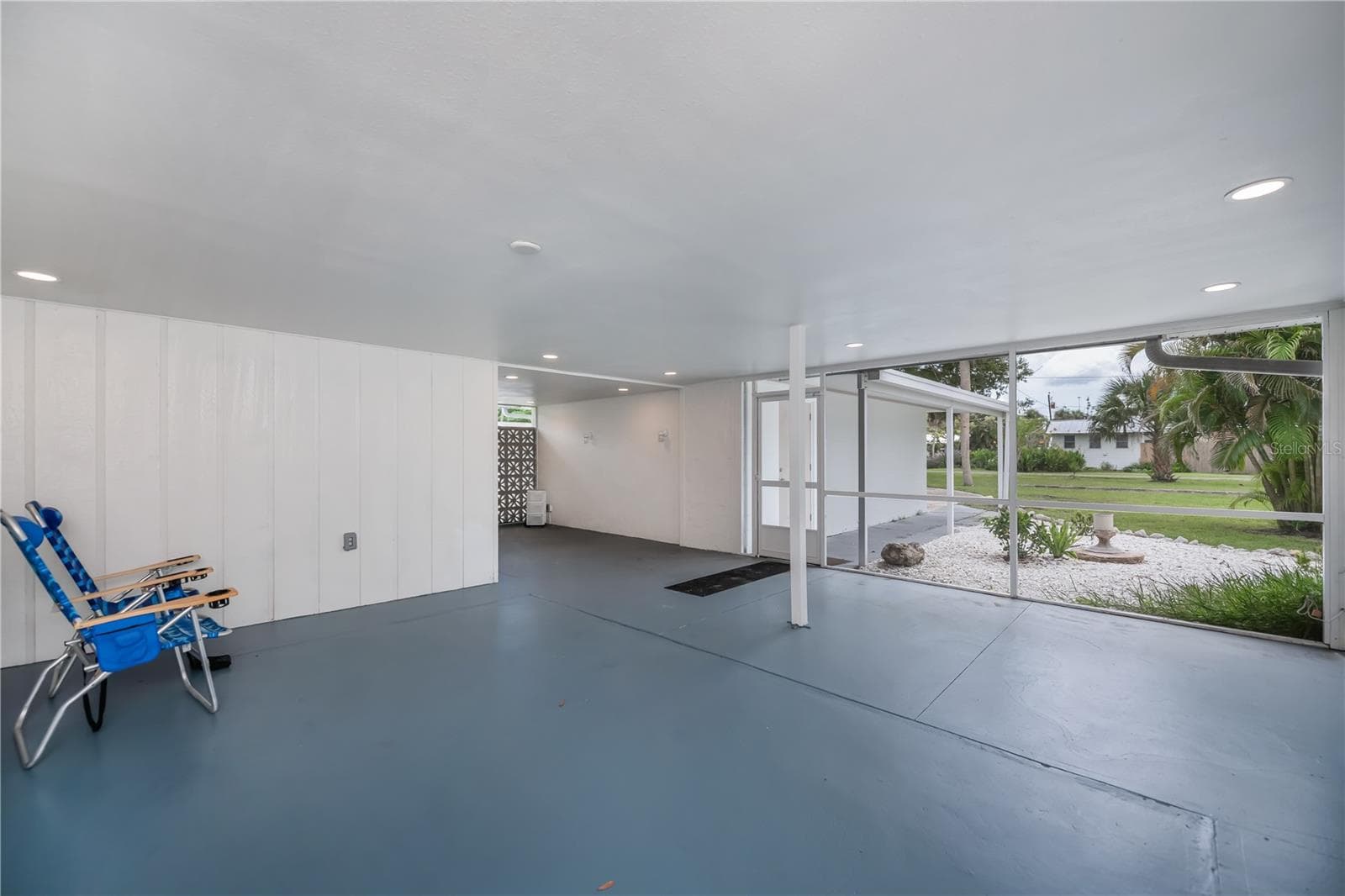 Massive front covered patio - 352 OAK ST, ENGLEWOOD
