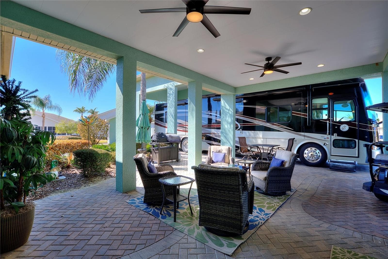 breezzeway - 1030 CROSS ROADS DR, POLK CITY