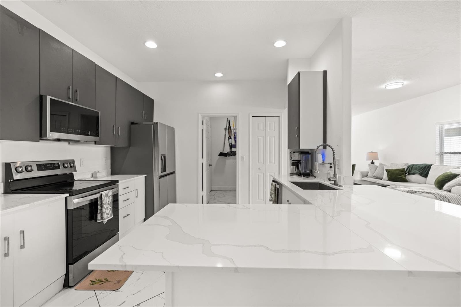 Single Family Residence at 14819 AFFIRMED CT, ORLANDO, photo 13 of 40