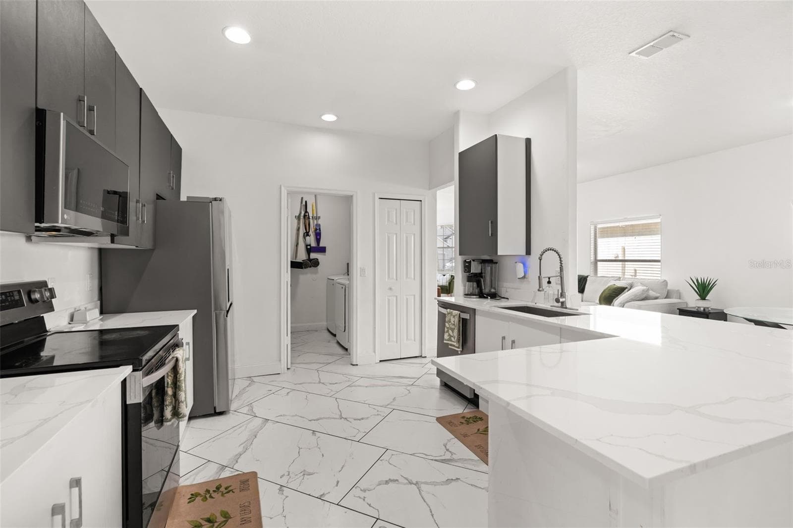 Single Family Residence at 14819 AFFIRMED CT, ORLANDO, photo 14 of 40