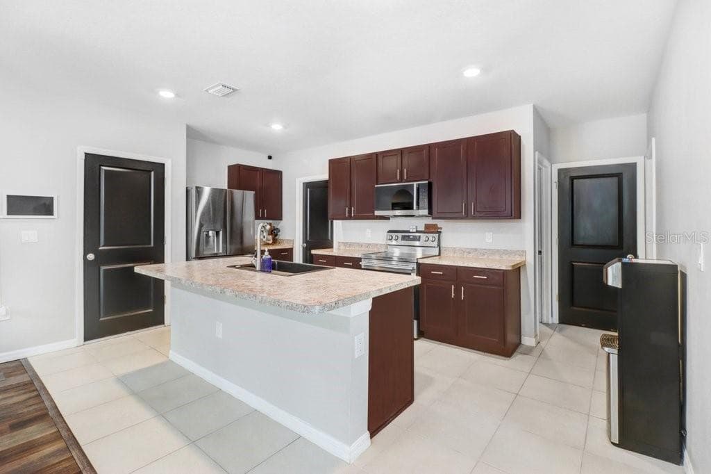 Single Family Residence at 10149 GEESE TRAIL CIR, SUN CITY CENTER, photo 12 of 49