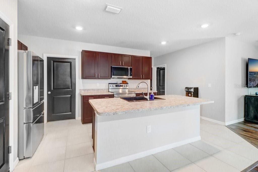 Single Family Residence at 10149 GEESE TRAIL CIR, SUN CITY CENTER, photo 13 of 49