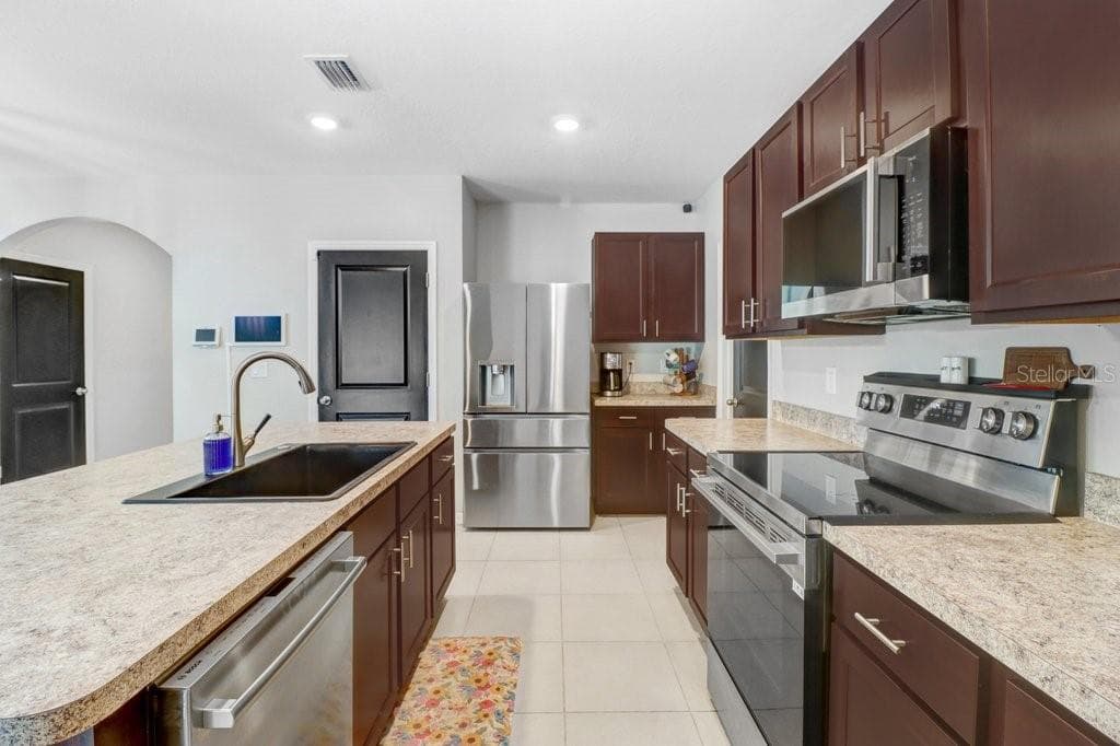 Single Family Residence at 10149 GEESE TRAIL CIR, SUN CITY CENTER, photo 14 of 49