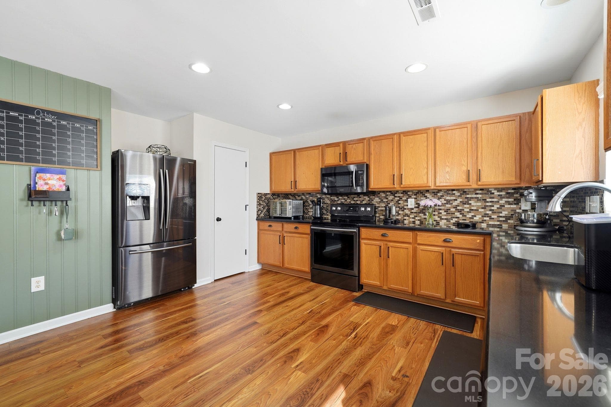 Single Family Residence at 2729 Markham Woods Court, Charlotte, photo 10 of 34