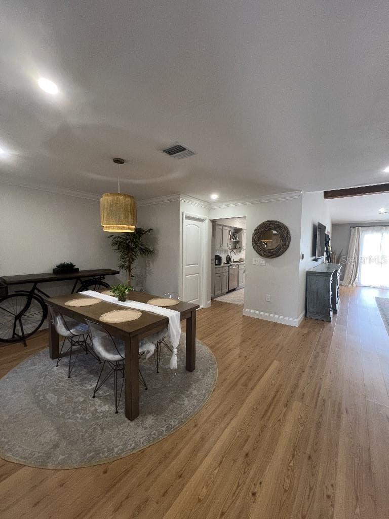 Single Family Residence at 7143 SUSSEX LN, ENGLEWOOD, photo 2 of 23