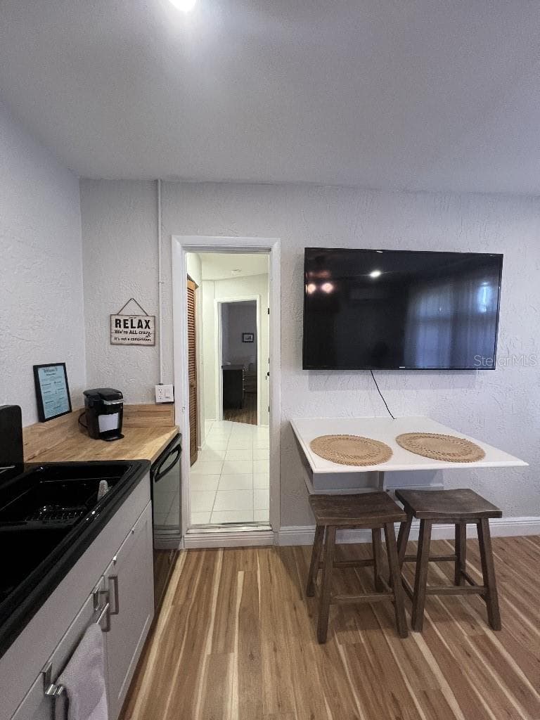 Single Family Residence at 7143 SUSSEX LN, ENGLEWOOD, photo 16 of 23