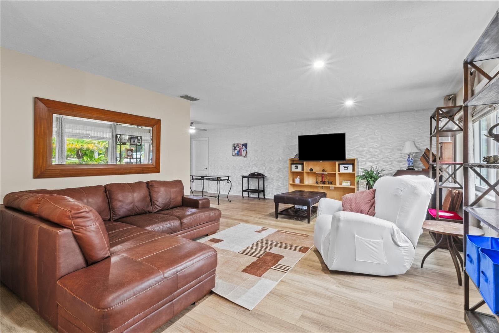Single Family Residence at 3614 PEMBROOK DR, SARASOTA, photo 4 of 43