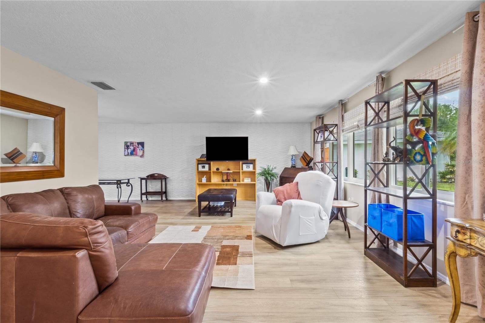 Single Family Residence at 3614 PEMBROOK DR, SARASOTA, photo 5 of 43