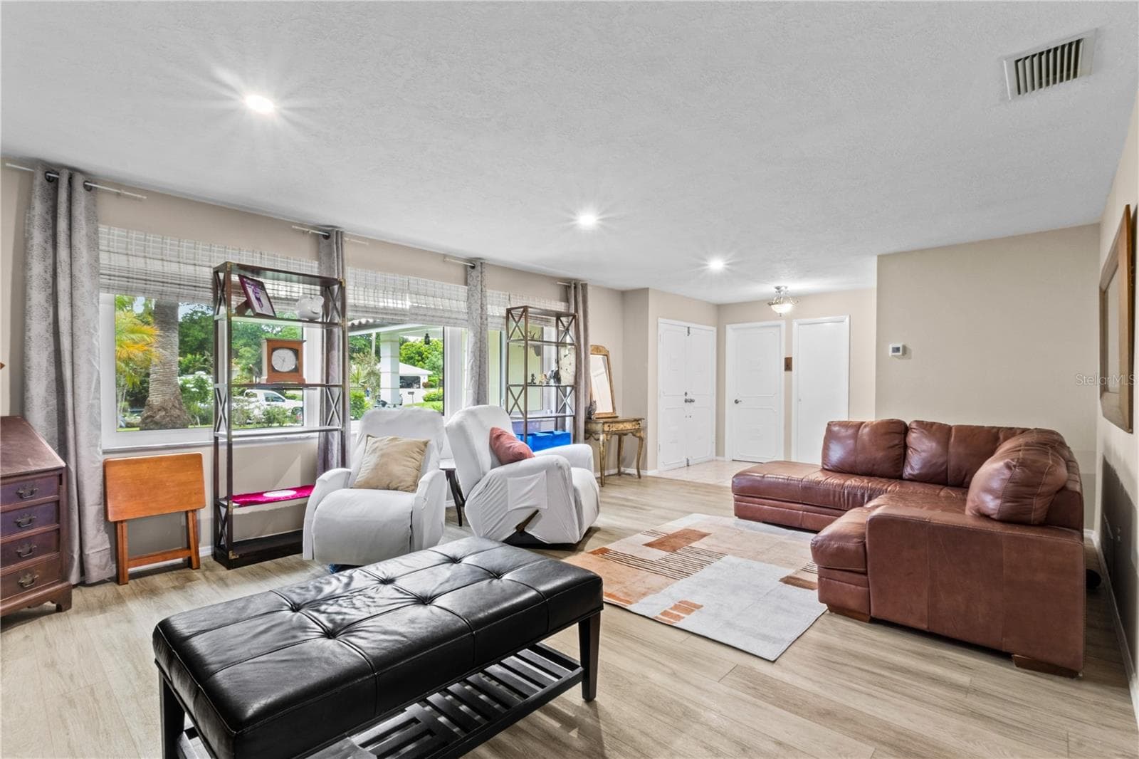 Single Family Residence at 3614 PEMBROOK DR, SARASOTA, photo 6 of 43
