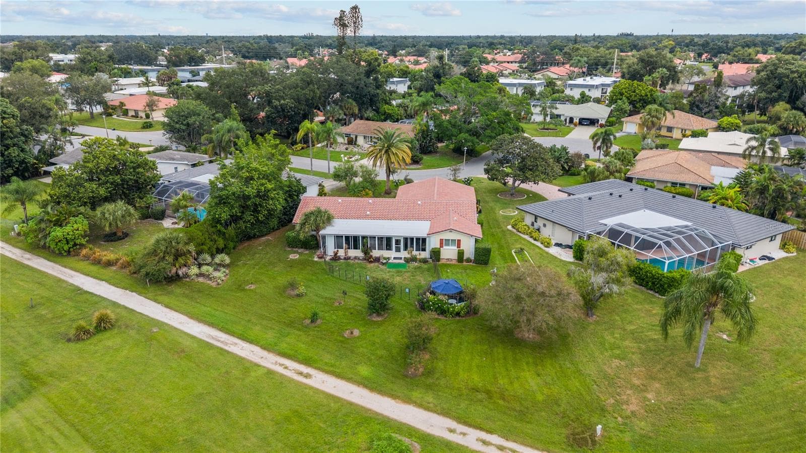 Single Family Residence at 3614 PEMBROOK DR, SARASOTA, photo 31 of 43