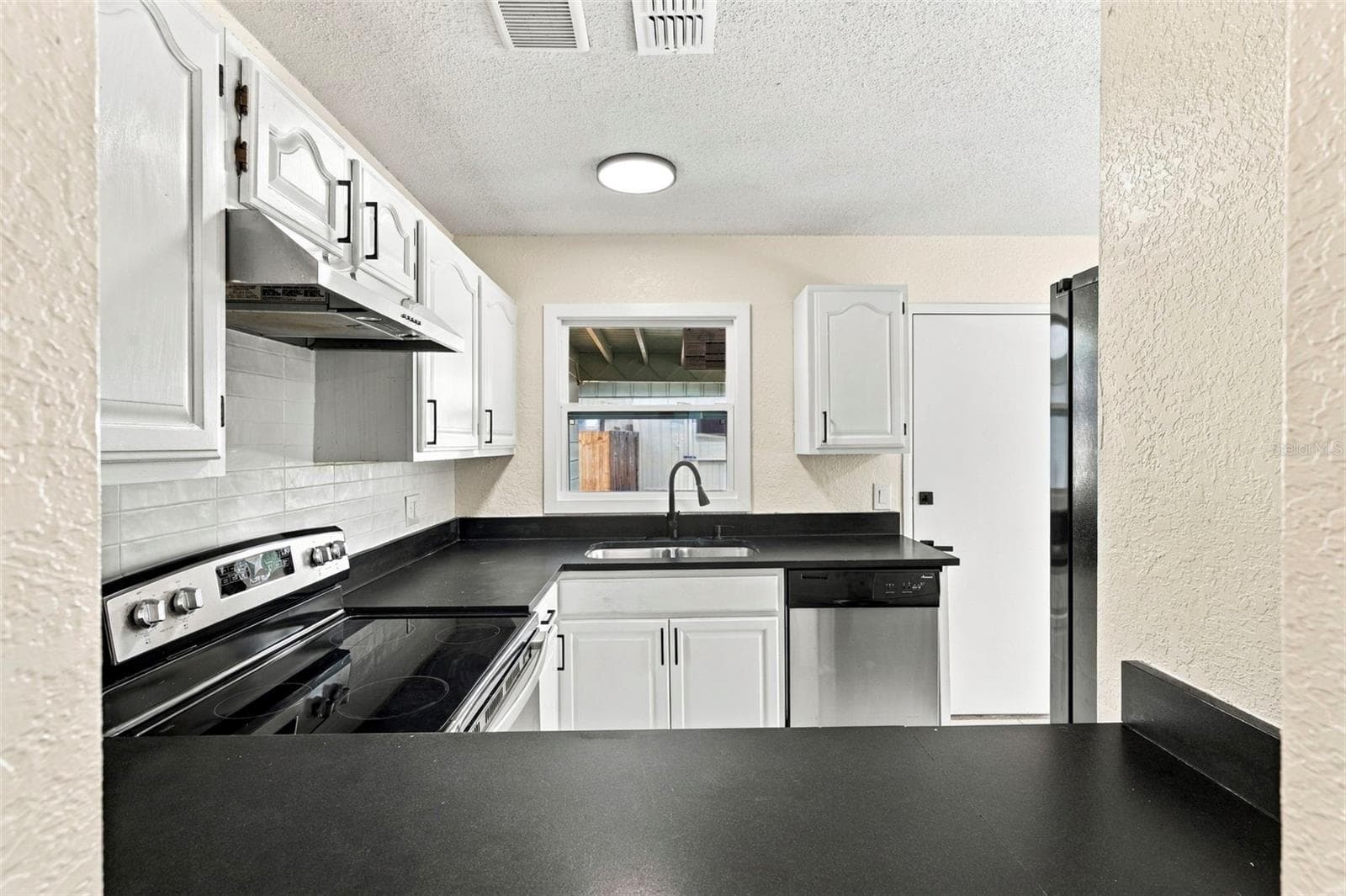 Single Family Residence at 8862 ROBIN RD, SEMINOLE, photo 22 of 56