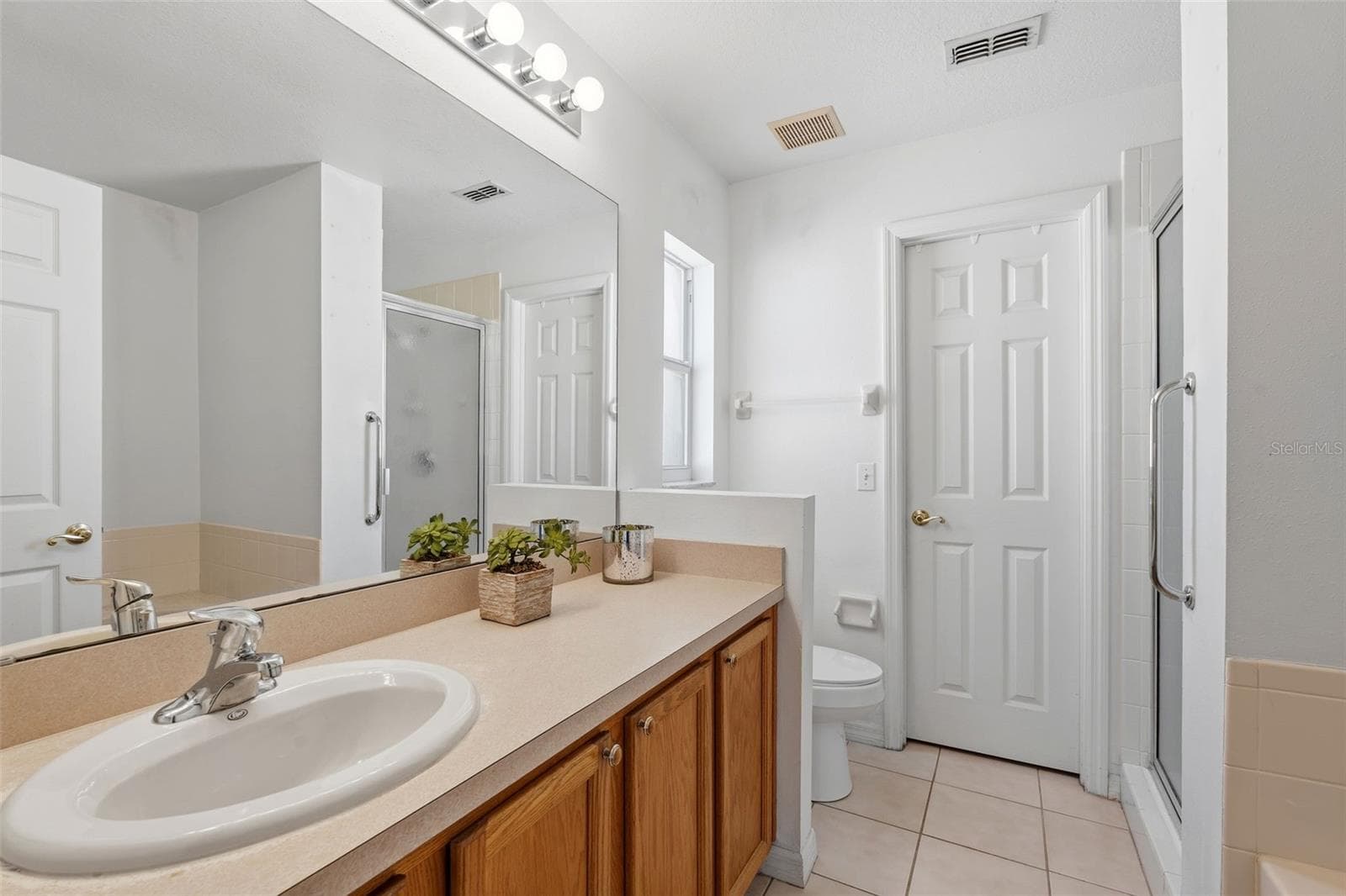 Ensuite Primary Bath - 566 VINEYARD WAY, POINCIANA